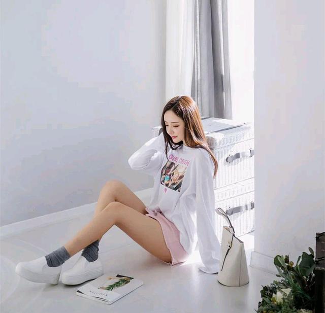 壹品穿搭|女神孙允珠高清时尚搭配：唇彩女孩嘻哈印花破洞长袖衫