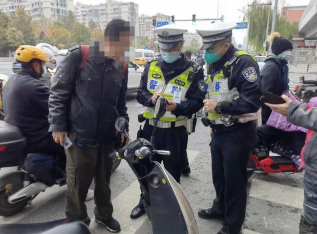 早高峰两小时,12辆!超标电动车“侥幸”再上路,一律扣