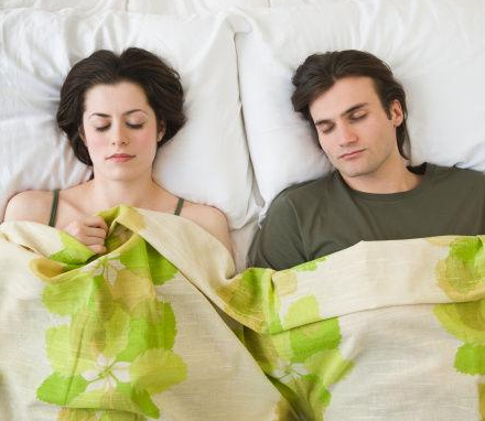 前沿大观察 湖南一医药代表医院停车场侵犯女护士，安全带限制自由，已被公诉