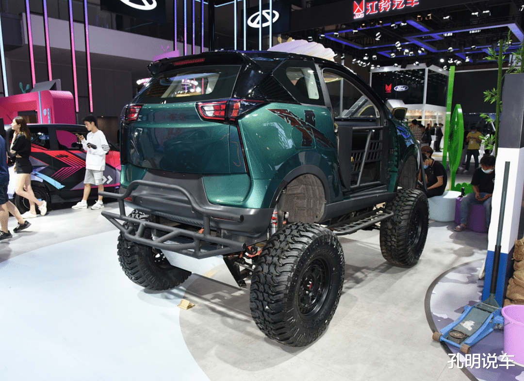 民警 想学长城玩越野?奇瑞“大脚蚁”参展,网友:不怕翻车吗
