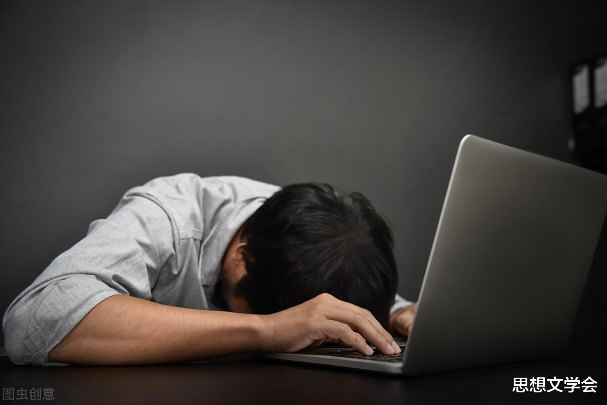 思想文学会 中国式工作：酒局与加班与工作无关，却都是老板在树立个人权威