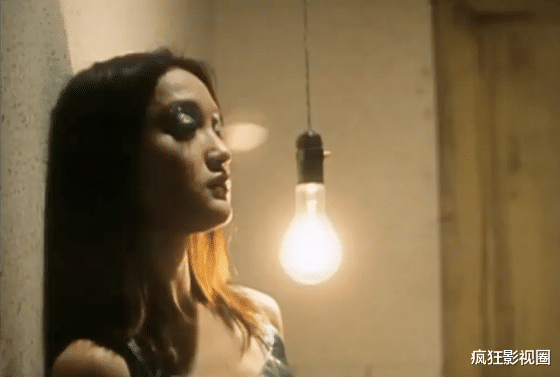 周迅|三金影后“周一条”：10任前男友，卖唱被打掉门牙，穿地摊货领奖