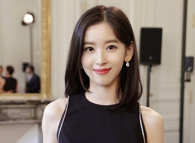 章泽天|28岁章泽天晒女儿合照，47岁刘强东露背影，二胎时间成疑