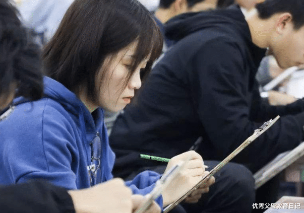 大学生|还在备战考公？教育部新通知，这三种大学生毕业就能“入编定岗”