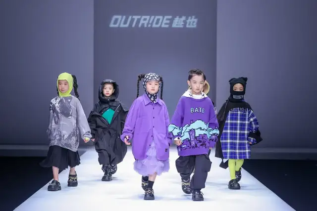 中国国际时装周|DAY1 童话小镇直击|百变童装给你好看