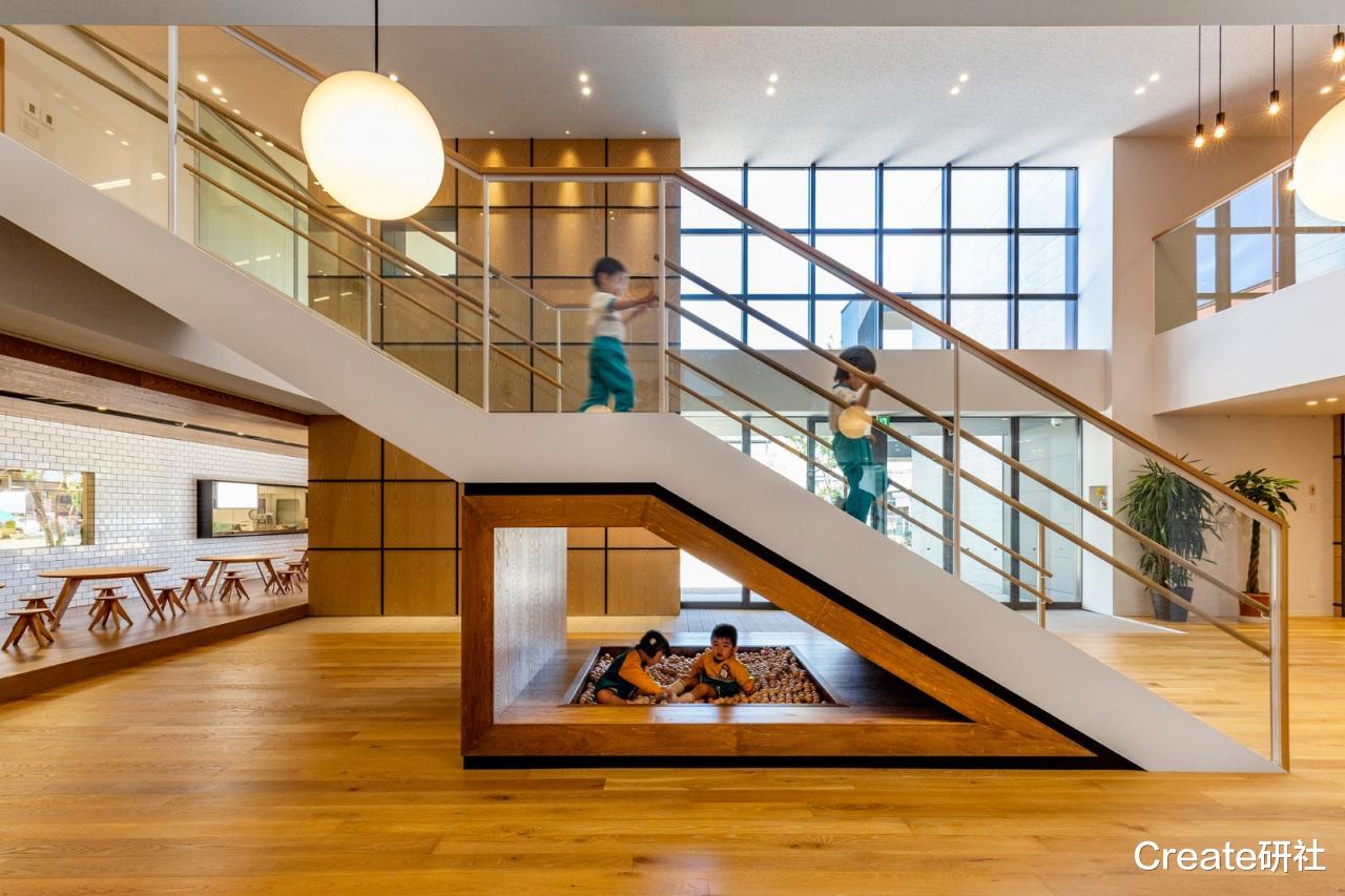 EZ 幼儿园,阶梯空间搭建趣味游戏场所 / 日比野设计 + Kids Design Labo