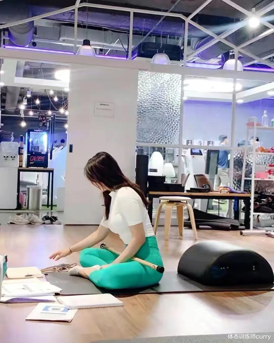 健身 长相甜美身材火辣，被称为私教界奶茶妹妹，之前也是个小胖子