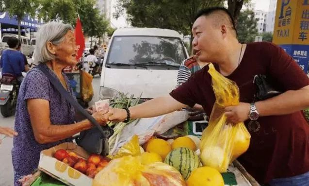 人民币 日本的钱叫“日元”，美国的钱叫美元，那人民币在国外被称为什么？