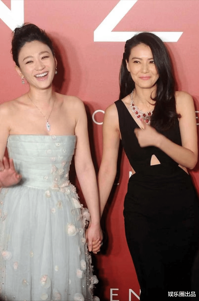高圆圆|高圆圆和李小冉合影火了,阅读量超过600万,网友:得罪了摄影师