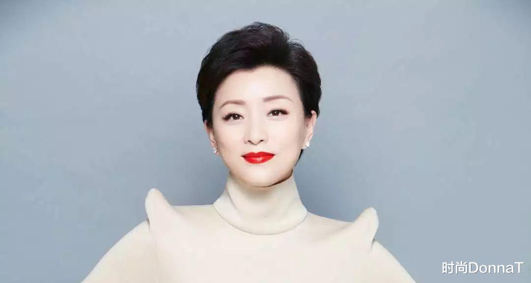 发型|刘涛状态真好！一个发箍减龄20岁，分享适合40+女人的短款发型
