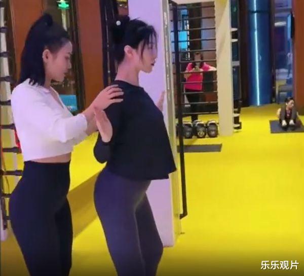 范冰冰|39岁范冰冰穿健美裤做瘦身运动，被女教练的身材成功抢镜