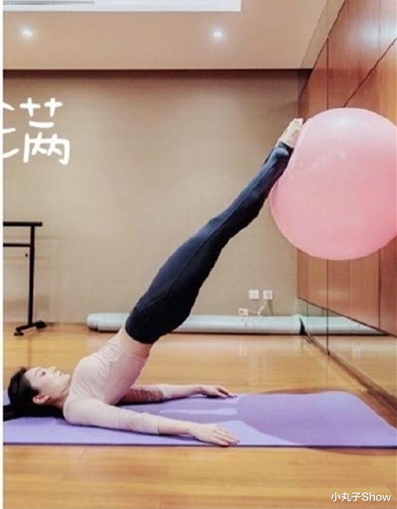 陈婷|张艺谋小31岁娇妻陈婷晒健身照，紧身衣秀魔鬼身材，小蛮腰真晃眼