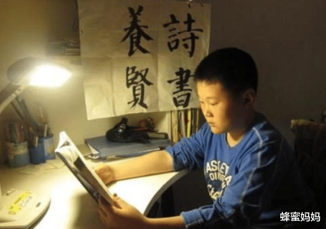 蜂蜜妈妈|一项通知下发，取消小学“学前班”，学生减负后，小学老师没有快乐了