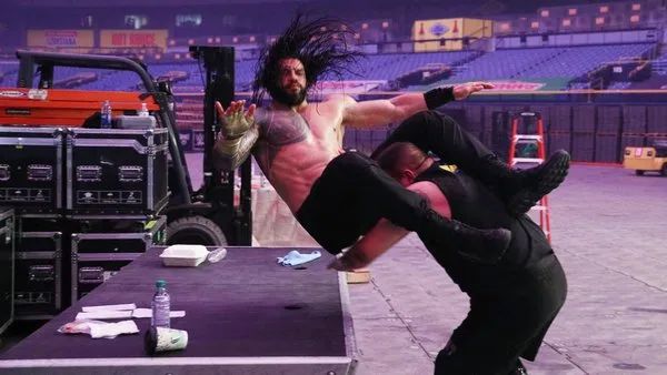 欧文斯|昨日罗曼本该输了,老麦火冒三丈,下令要处罚……