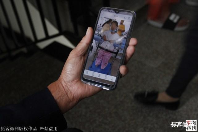 大爷 患病女孩父母残疾,为省钱偷偷少吃药,7旬外公卖掉家中最后一头牛