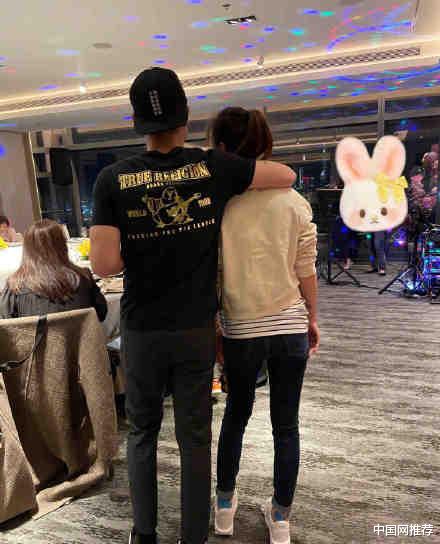 中国网推荐 霍建华为妻子林心如庆生,背后拥抱很甜蜜