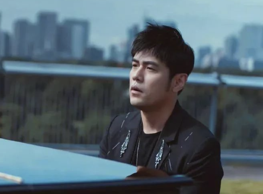 周杰伦|周杰伦江郎才尽了吗？4年未出新专辑，单曲播放量不如短视频