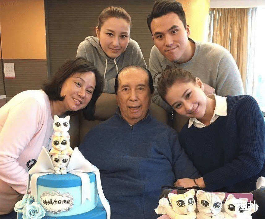 父亲是穷苦力,他十几岁就出来混社会,如今银行存款却达165亿