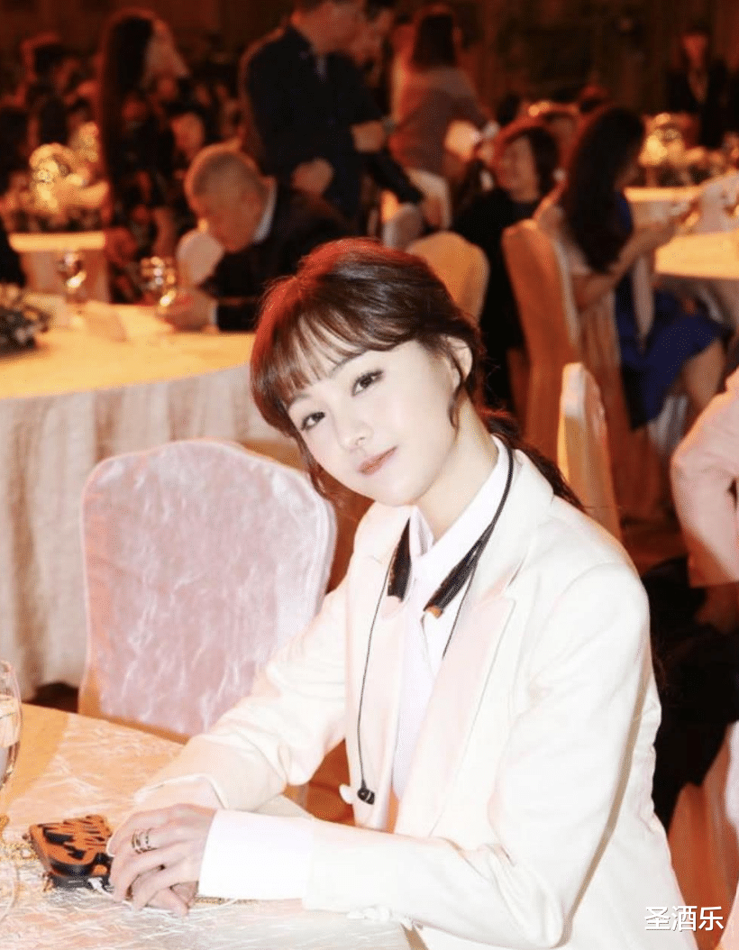 圣酒乐 张恒向郑爽的粉丝们写了一封信，戏精？沙雕？什么时候能结束闹剧