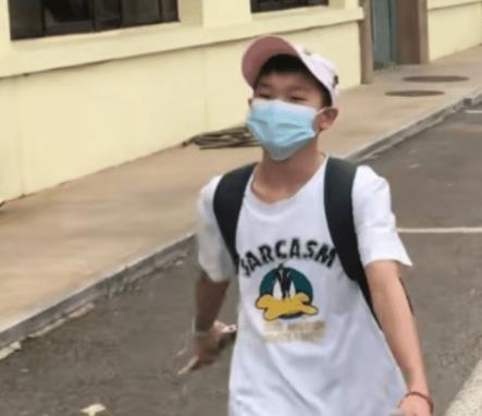 关志玲时尚小助手|太圈粉！全红婵穿廉价+放弃假期+低端手机，拿百万奖金也不膨胀！