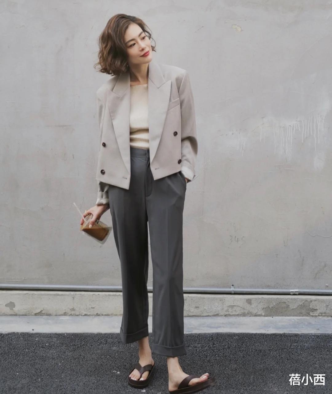 穿衣搭配|时髦精今秋穿的外套不再是开衫，而是西装，简约高级又有气质