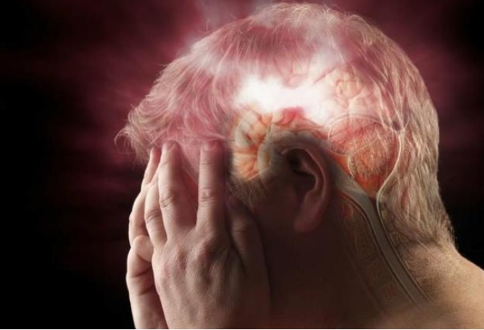 脑梗|28岁护士一年两次脑梗,不幸离世,医生叹息:吃2物就等于喝油