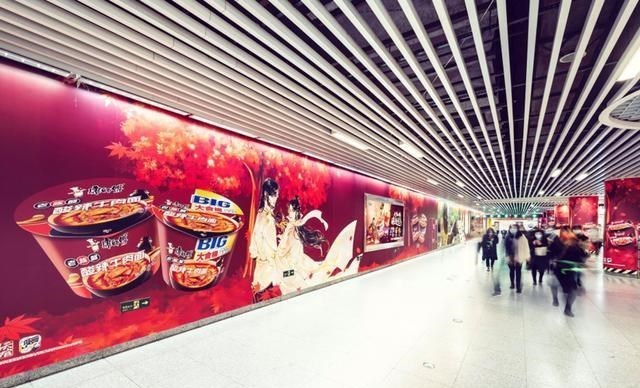 花怜|《天官赐福》康师傅地铁宣传，火辣辣的花怜，温暖了这个冬天！