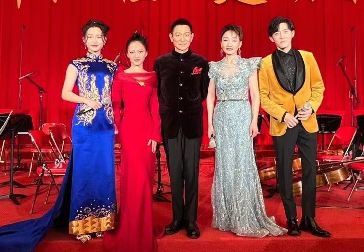 刘德华|天王跨年！刘德华赴京参加政协茶话会演出，郭富城留港与妻女团聚