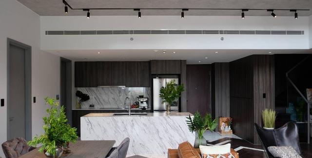 |一梯一户复式楼免打扰，上下两层180㎡，楼层高视野好比独栋住着爽