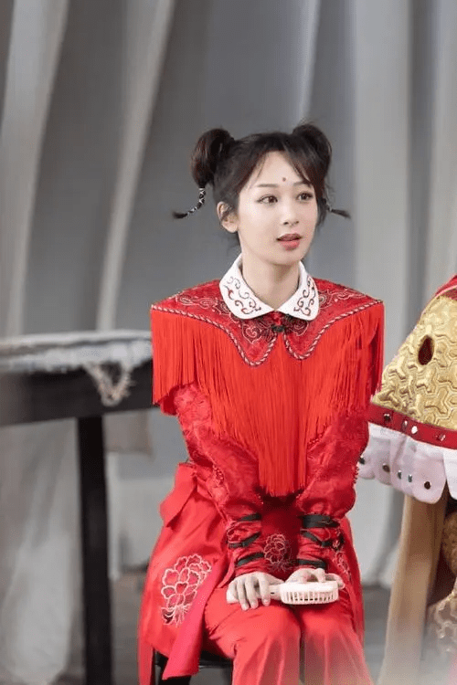 杨紫|杨紫被誉为“收视女王”！赵丽颖杨幂时代过去了，多部作品待播出