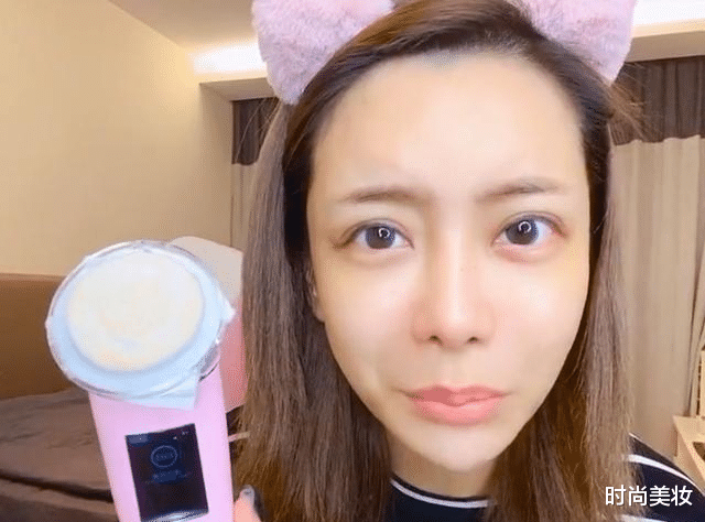 时尚美妆|泫雅宣传品牌内衣，身材有致性感迷人，皮肤光滑透亮惹人爱