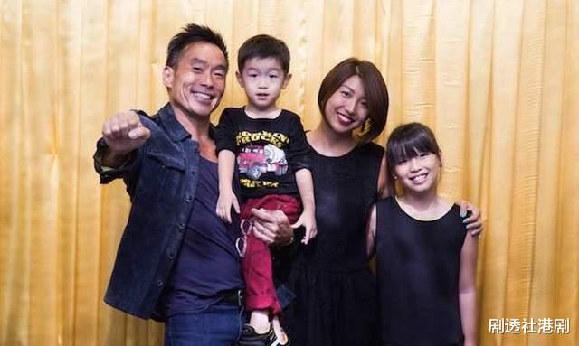 郑浩南|三观正！著名港星主动为内地捐款20万，57岁身材依旧健硕有型