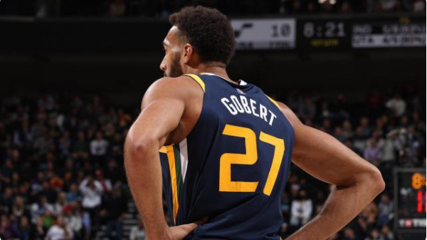 刘华体会讲体育课|四人被驱逐布罗格登30+9+4,步行者力克爵士,米切尔空砍26分