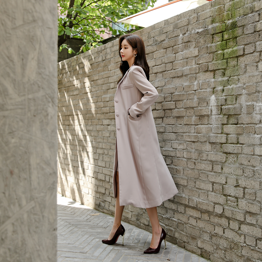 现代女性衣品鉴赏 潮流新品-晴空云霁淡奶咖小资轻薄风衣