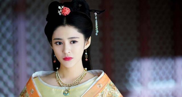 民间故事 民间故事：一女嫁九男，其子将女人埋在九男中间，半夜传来打斗声