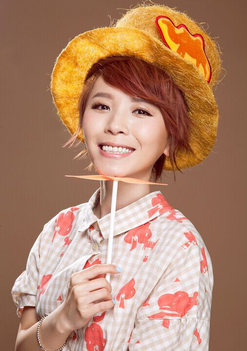 黄雅莉|黄雅莉，是个典型的湖南伢子，她老公壮实，长相帅气，颜值也不低