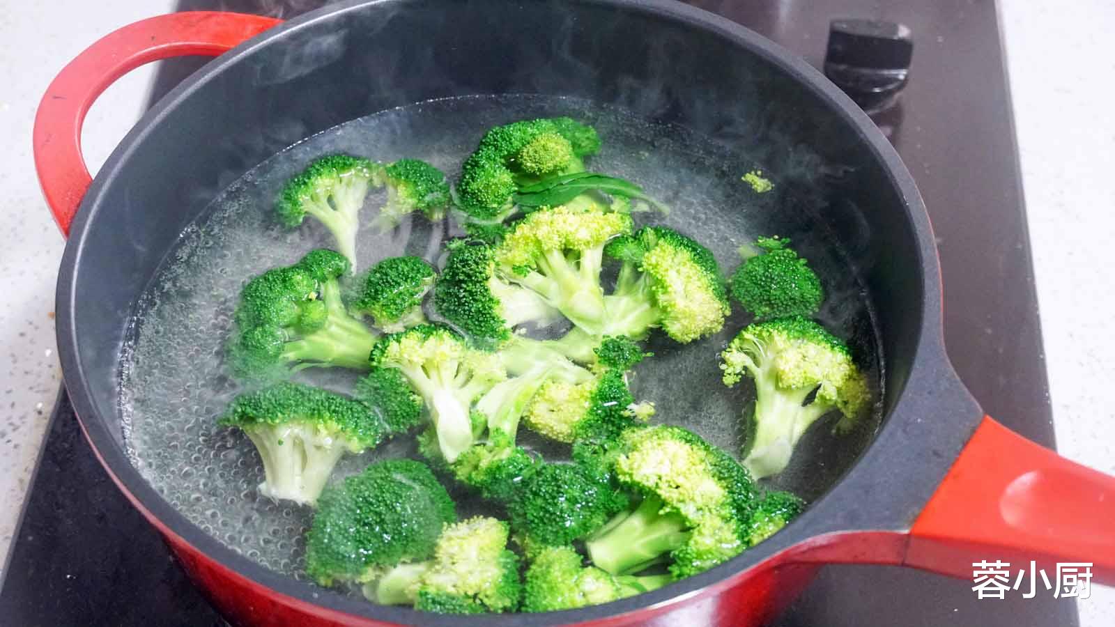 维生素D|便秘最怕5种食材,每天换着吃,清理肠道垃圾,肚子瘪了浑身轻松