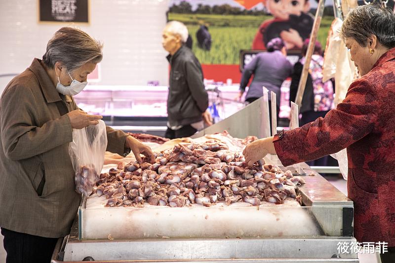 筱筱雨菲|为什么正常的活鸭价格在80元左右不等，烤鸭却只需要20元左右呢？
