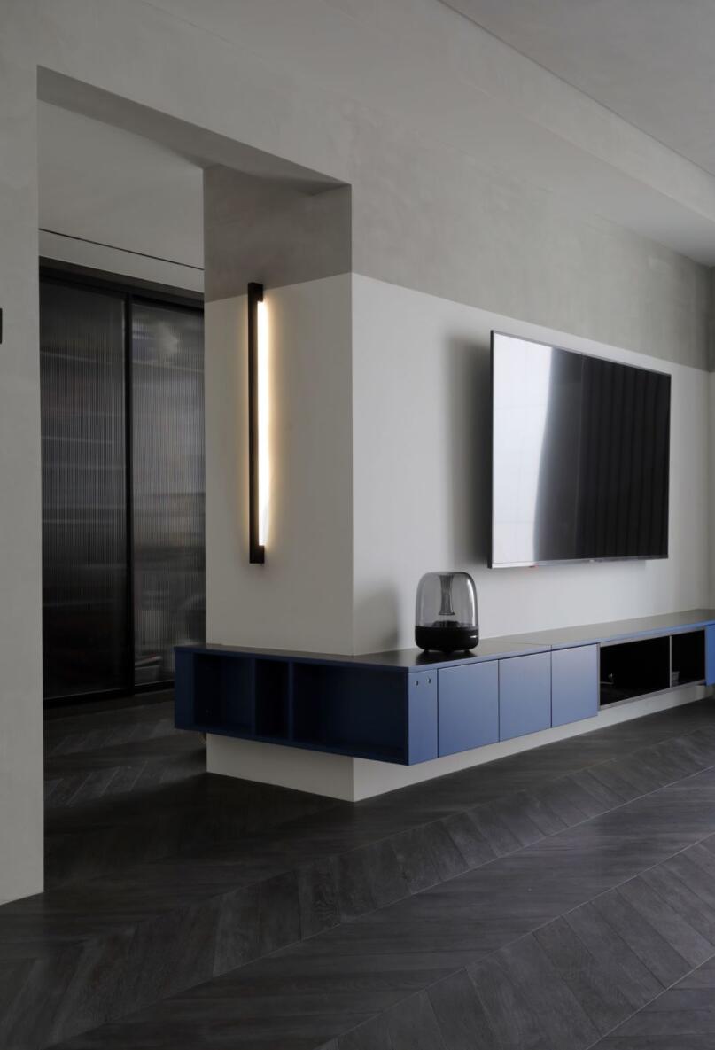 为追求极简,他坚持不要踢脚线,新房完工后,高级又显品味