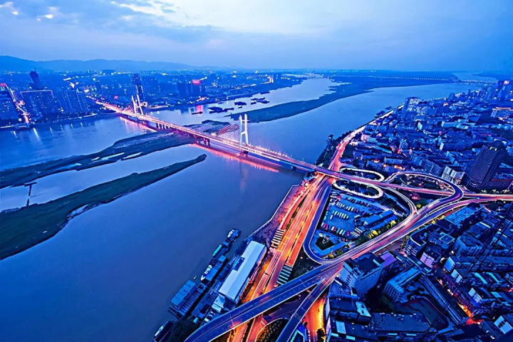 守候落秋 江苏和浙江经济发达,为何没有一线城市?