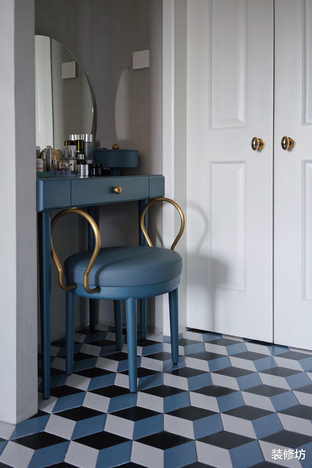 用流动的蓝色打造灵动空间,把两套房子合为一体,享受舒适生活