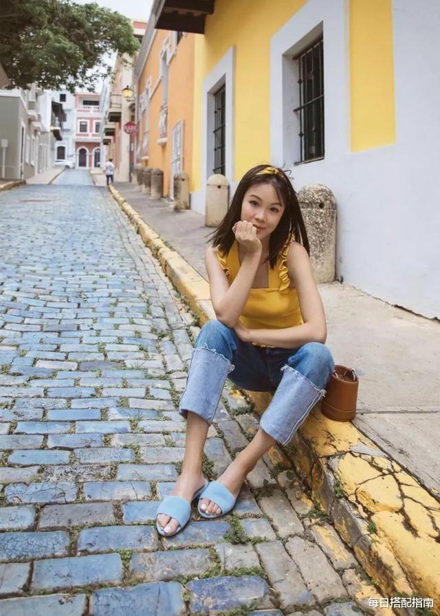 每日搭配指南|夏天别只会穿裙子,今年流行“上衣+九分裤”,显高显瘦又时髦