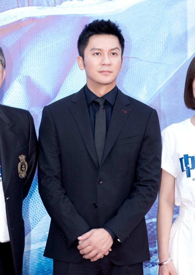 周深|捐款也内卷？黄子韬下架店铺，蔡徐坤周深默默捐款捐水还被嘲