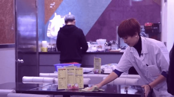 赵显坤|TVB女神因无戏可拍，被曝沦落“洗厕所”为生，并附上照片为证！