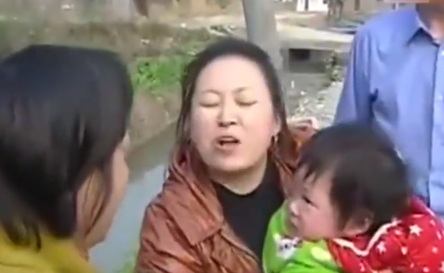 农村女孩生下罕见4胞胎,因为没钱过日子,母亲偷偷转走2个孩子!