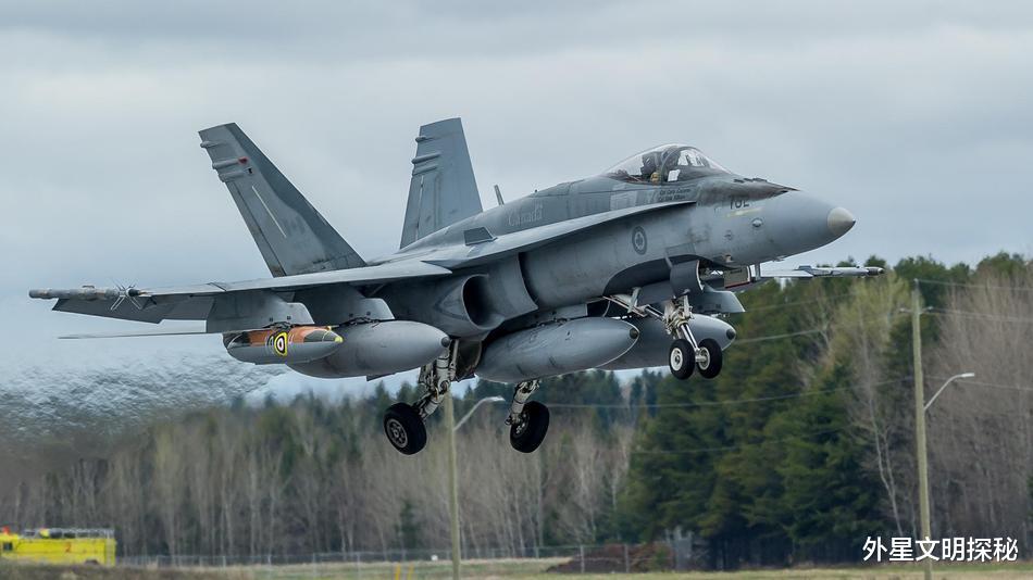 UFO 继变形UFO之后,加拿大空军飞行员再次目击绿色UFO!