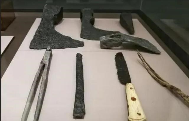 外星人 百米铁管贯穿山体,距今15万年,白公山“外星人遗址”,至今未解