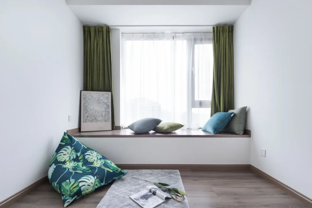 飘窗窗帘,靠墙装还是靠窗装?不同飘窗类型有不同的方案