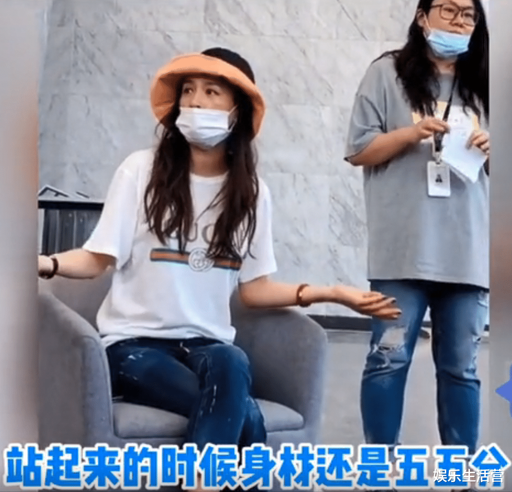 张庭|张庭真实素颜照曝光，肤色蜡黄像村妇，网友吐槽：还没素人漂亮