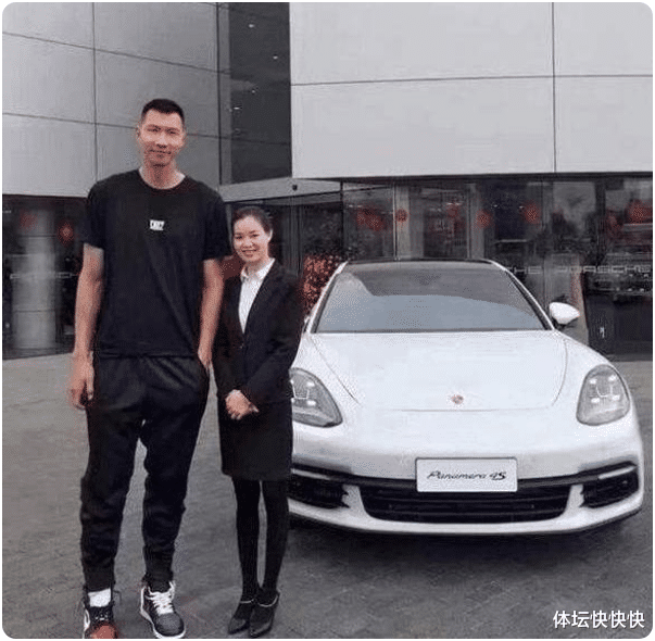 易建聯|郭艾倫開紅色法拉利亮相街頭，看看周鵬、杜峰、易建聯等人開什么車